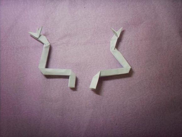 折纸神龙本身独有的立体艺术感因为让我们再度体会到折纸制作的神奇之处