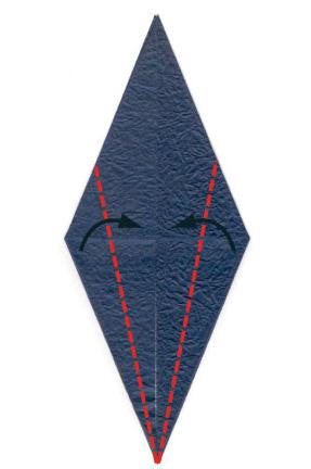 有趣的折叠是保证折纸燕子折叠效果的一个关键步骤