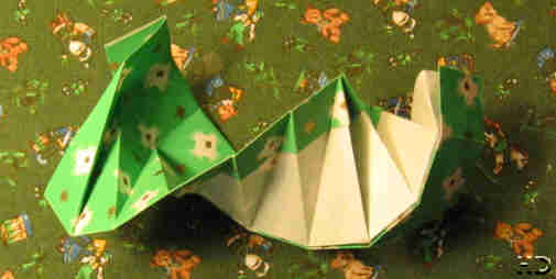 折纸盒从构型和制作最终效果上来看都有着极好的立体感