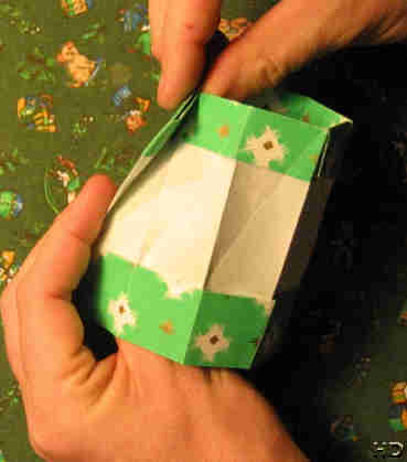 各种精彩的折纸盒子的制作教程也可以在这个八边形的折纸盒子教程中找到
