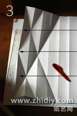 手工折纸中秋节的折纸图解制作教程提供了一个非常好的折纸灯笼制作教程展现方式