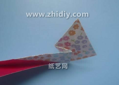 折纸灯笼是通过基本的折纸单元模型进行结构上的展现