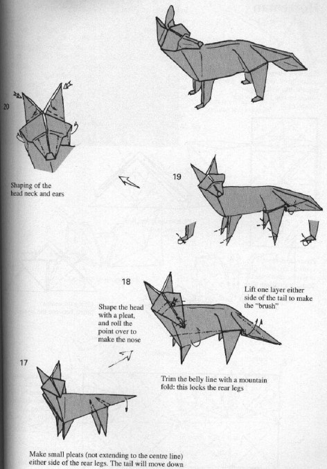 完成制作之后的折纸狐狸还需要经过一些简单的整形来使得其变得更加的漂亮