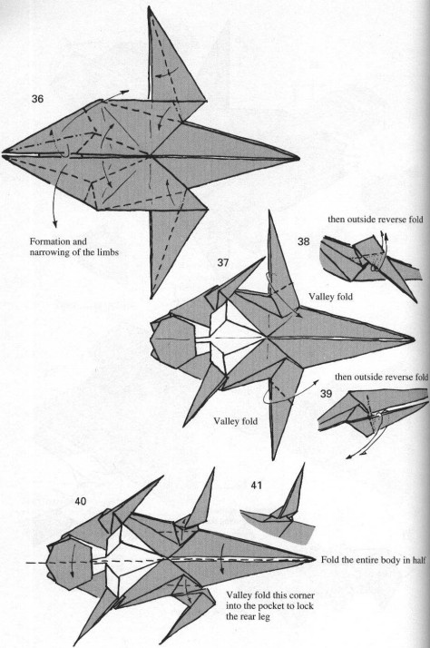 三角形的折纸制作实际上能够让折纸构型展现的更加的独特和完整