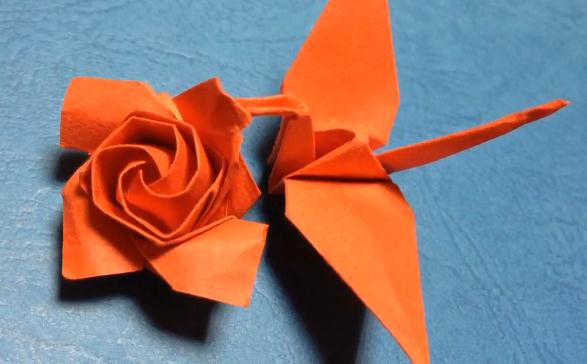 折纸玫瑰花的折法之千纸鹤连玫瑰的折纸视频教程