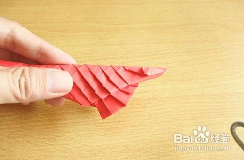 折纸鲤鱼的制作被认为是新年制作中比较值得尝试的精彩折叠制作教程之一