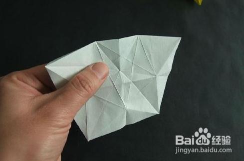 从制作步骤上我们可以感受到折纸杨桃花制作的难度和相关要点