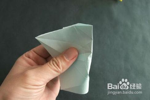 掌握有趣的折纸杨桃花制作之后就可以折叠出相当漂亮的折纸杨桃花啦