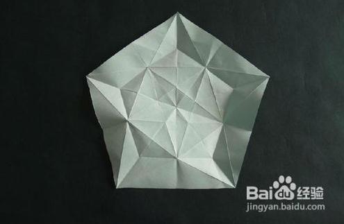 大家在学习折纸杨桃花的折法教程的时候可以更好的掌握一些手工折纸技巧