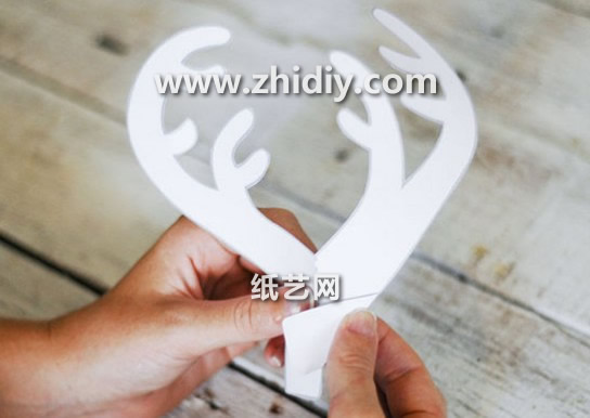 精巧的立体手工纸艺贺卡教你制作仿真的立体驯鹿圣诞贺卡