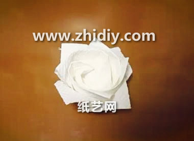 独特的卫生纸仿真折纸玫瑰花的折法视频和图解教程手把手教你制作漂亮的折纸玫瑰花