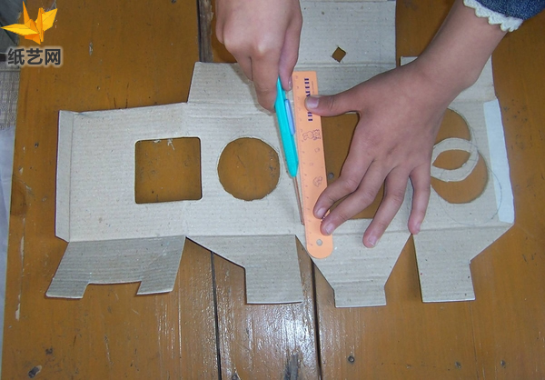 基本的手工制作教程展示出灯笼制作中的方法