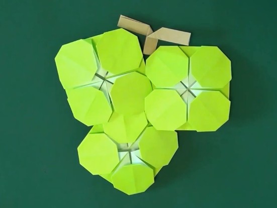 折纸大全之手工折纸葡萄的折纸视频教程
