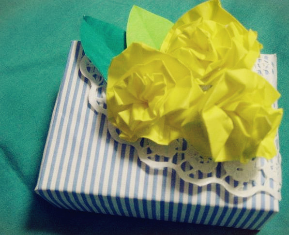 父亲节礼物包装纸方法图解教你纸玫瑰花包装父亲节礼盒