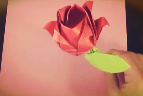 简单玫瑰花的折法视频—手工折纸玫瑰花的简单折法大全