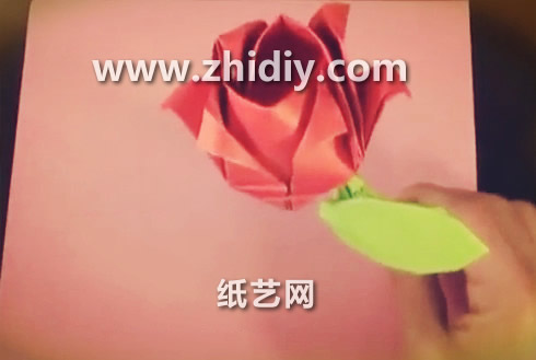 简单玫瑰花的折法视频教程如何制作出漂亮简单的手工折纸玫瑰花