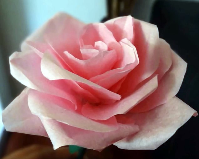 玫瑰花的折法大全视频教程教你用棉纸卷折手工玫瑰花