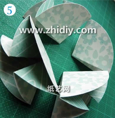 纸奖牌基本折法教程展示出手工折纸奖牌制作的细节