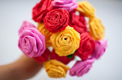 十个可以当做母亲节手工礼物的纸玫瑰的折法教程大全
