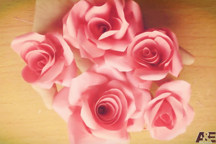 超简单方法教你如何制作仿真纸玫瑰花的折法教程