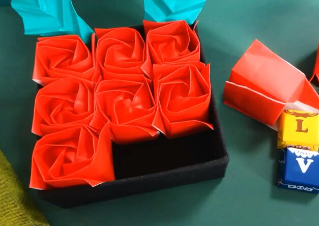 折纸玫瑰花的简单折法之礼盒装折纸玫瑰手工折纸视频教程