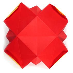 学习折纸盒子的制作主要是折纸心和折纸盒体结构的综合表现