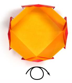 折纸心盒子的基本折法教程展示出手工折纸心制作细节