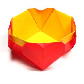 这里看到的可爱手工折纸心制作教程还是非常独特的