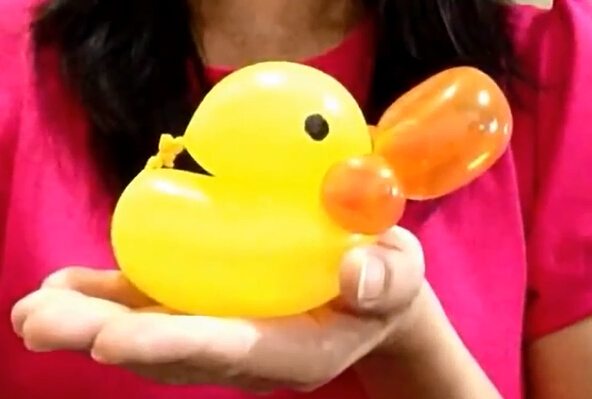 气球造型简单教程之大黄鸭魔术气球视频手工制作教程