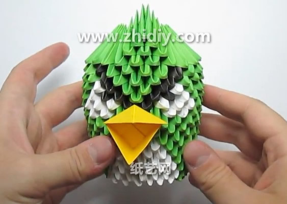 手工折纸三角插愤怒的小鸟手工制作教程教你如何制作出漂亮的绿色折纸三角插愤怒的小鸟