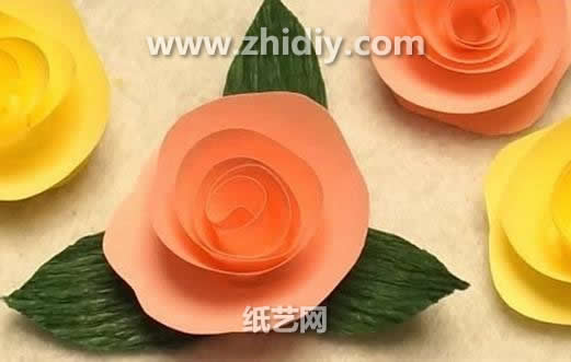 手工纸玫瑰花的手工制作教程教你如何制作出可爱的卷纸玫瑰花