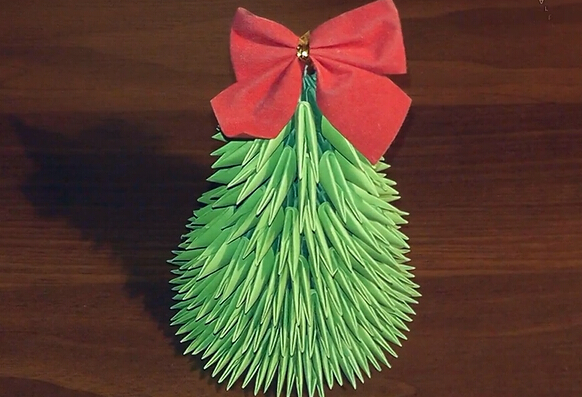 圣诞节折纸三角插圣诞树的手工制作教程
