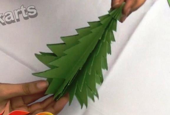 圣诞树手工纸艺制作教程|简单圣诞节圣诞树的做法