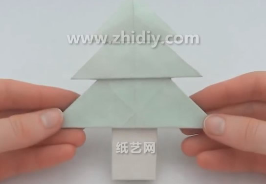 手工折纸圣诞树的折法教程教你圣诞节手工折纸圣诞树