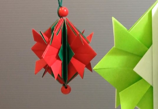 圣诞树小吊饰的手工DIY折纸制作教程