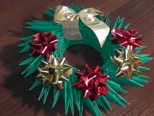 折纸三角插圣诞节圣诞花环如何制作