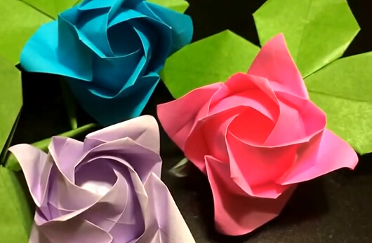 方形折纸玫瑰花的手工折纸视频教程教你如何制作折纸玫瑰