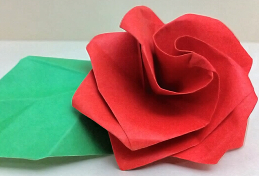 简单旋转川崎玫瑰花手工折纸玫瑰的制作教程