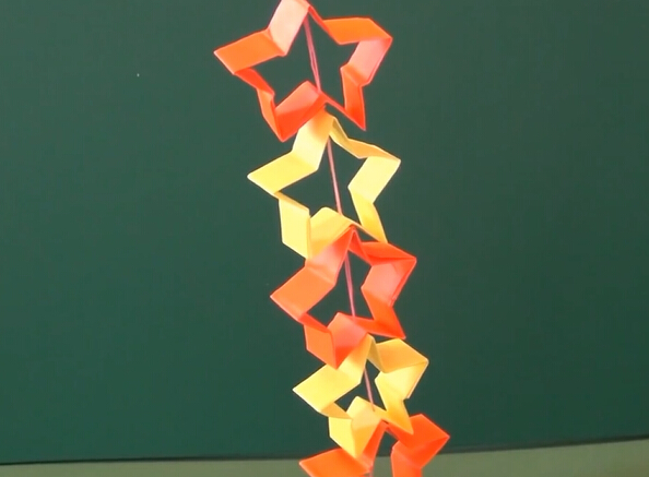 简单圣诞节装饰折纸星星的手工制作教程