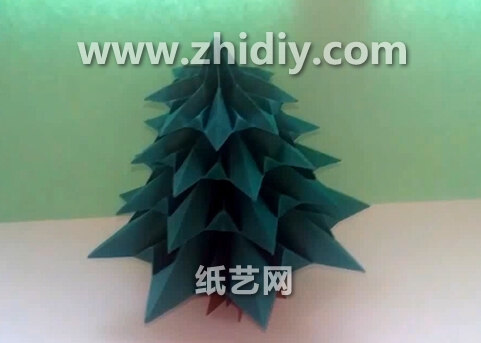手工折纸圣诞树的折法教程教你制作出精美的折纸圣诞树