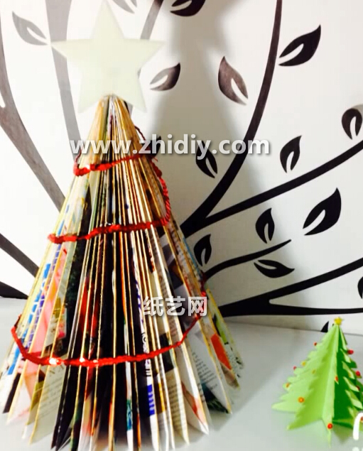 利用废旧杂志手工折纸制作圣诞树教程教你制作精美圣诞树