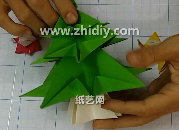 圣诞节手工制作大全教你学习精美的立体折纸圣诞树