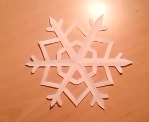圣诞节简单剪纸雪花的手工制作教程
