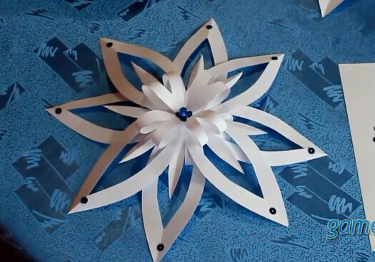 圣诞节立体剪纸雪花装饰物手工制作DIY教程