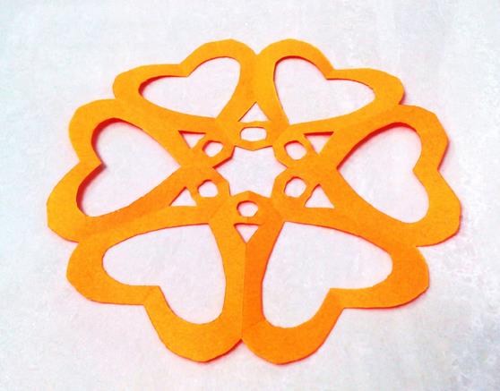圣诞节创意心形造型雪花剪纸视频教程教你创意的雪花剪纸制作