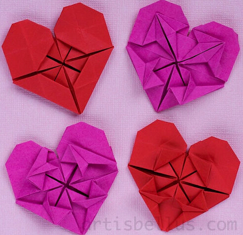 情人节折纸心与折纸心组成的折纸花手工制作教程