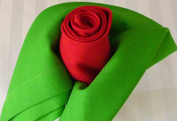 餐巾布折玫瑰花的手工制作DIY视频教程
