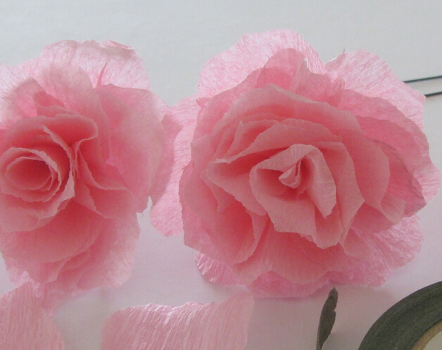 纸玫瑰花的折法教你皱纹纸玫瑰花手工制作教程