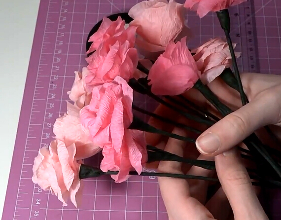 纸玫瑰手工制作方法教你用皱纹纸制作纸玫瑰花