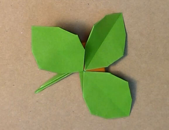 手工折纸玫瑰花叶子的折叠方法教程